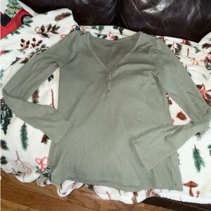 American Eagle Outfitters Olive Long Sleeve Tee